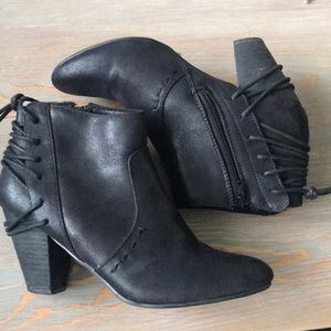 Report leather ankle boots